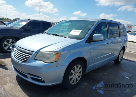 2013 Chrysler Town & Country Touring z USA, uszkodzony, nr VIN 2C4RC1BG8DR621027